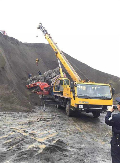 巨鹿上犹道路救援